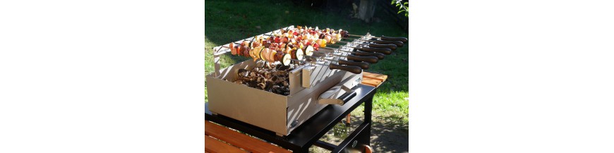 Grills und Grills mit Holz und Holzkohle